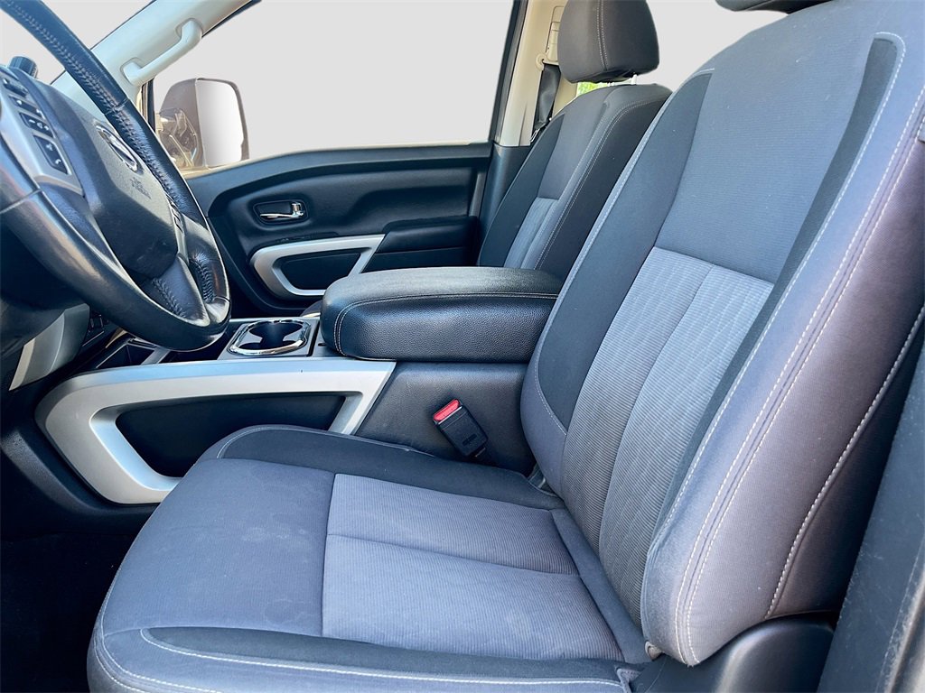 Used 2020 Nissan Titan SV w/ SV Convenience Package image 21