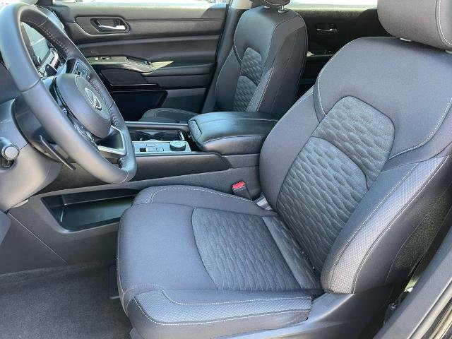 Certified 2023 Nissan Pathfinder SV image 4