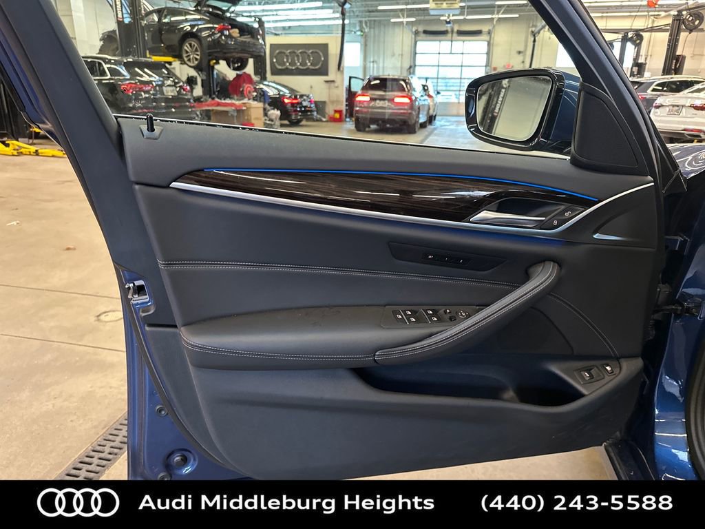 Used 2023 BMW 530e xDrive w/ Luxury Seating Package image 11