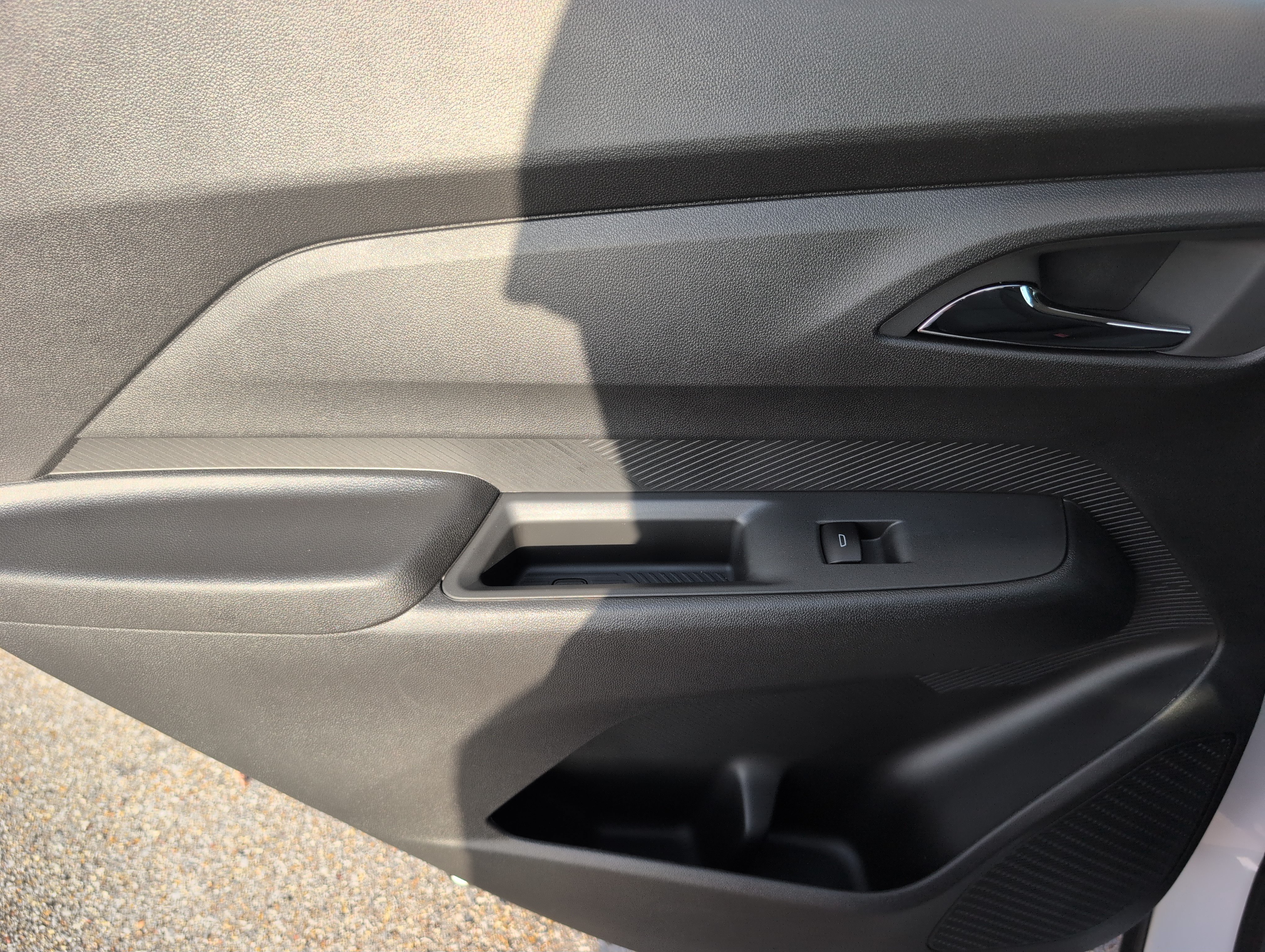 New 2027 Chevrolet Bolt LT w/ LPO, All-Weather Package FWD image 32
