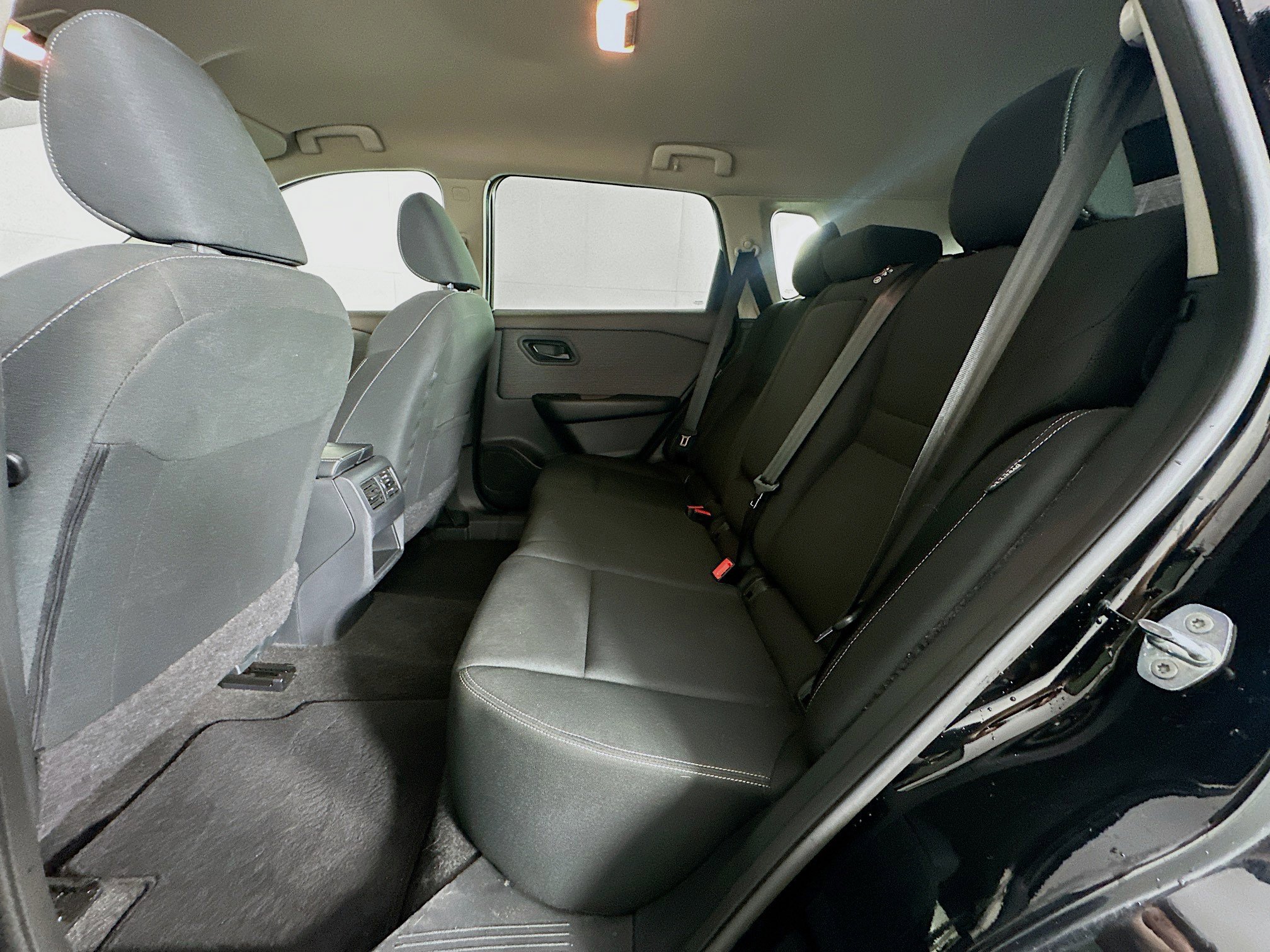 Used 2023 Nissan Rogue S AWD/4WD image 26