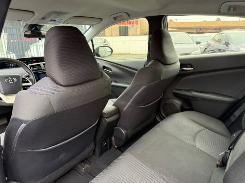 Used 2017 Toyota Prius Two w/ Prius Two Safety Plus Package FWD image 17