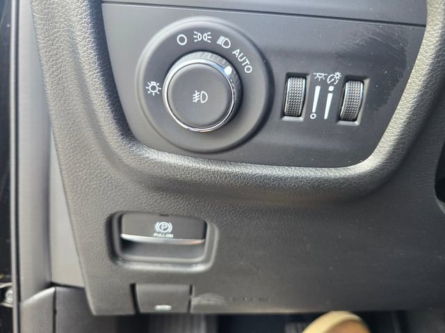 Used 2024 Jeep Grand Cherokee L Limited w/ Black Appearance Package image 26