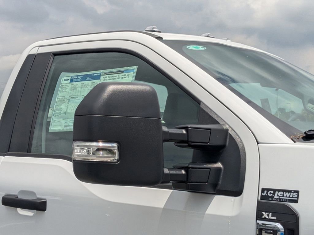 New 2025 Ford F550 4x4 Regular Cab Super Duty image 12