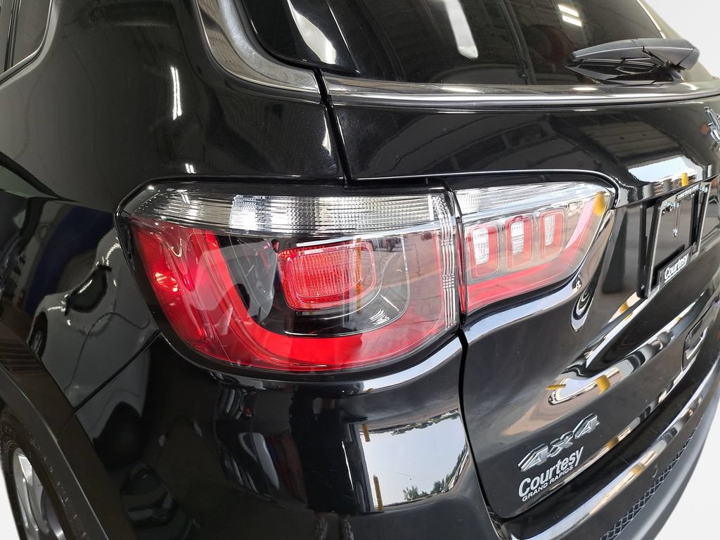 Used 2021 Jeep Compass Limited AWD/4WD image 33