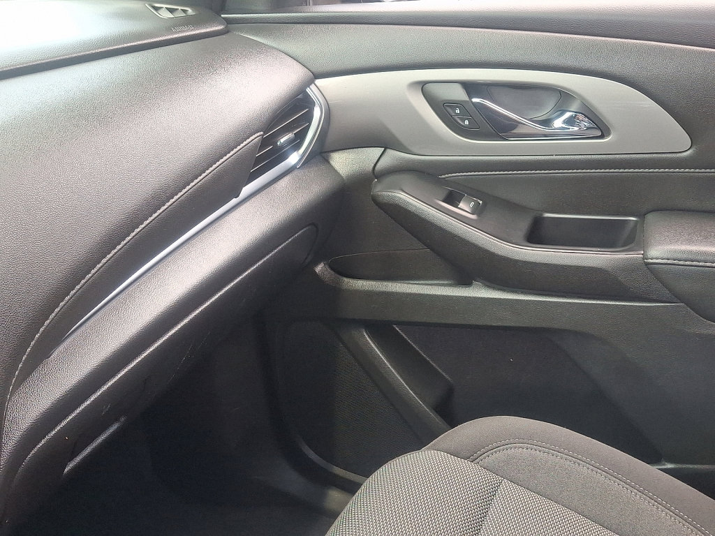 Used 2023 Chevrolet Traverse LT image 30