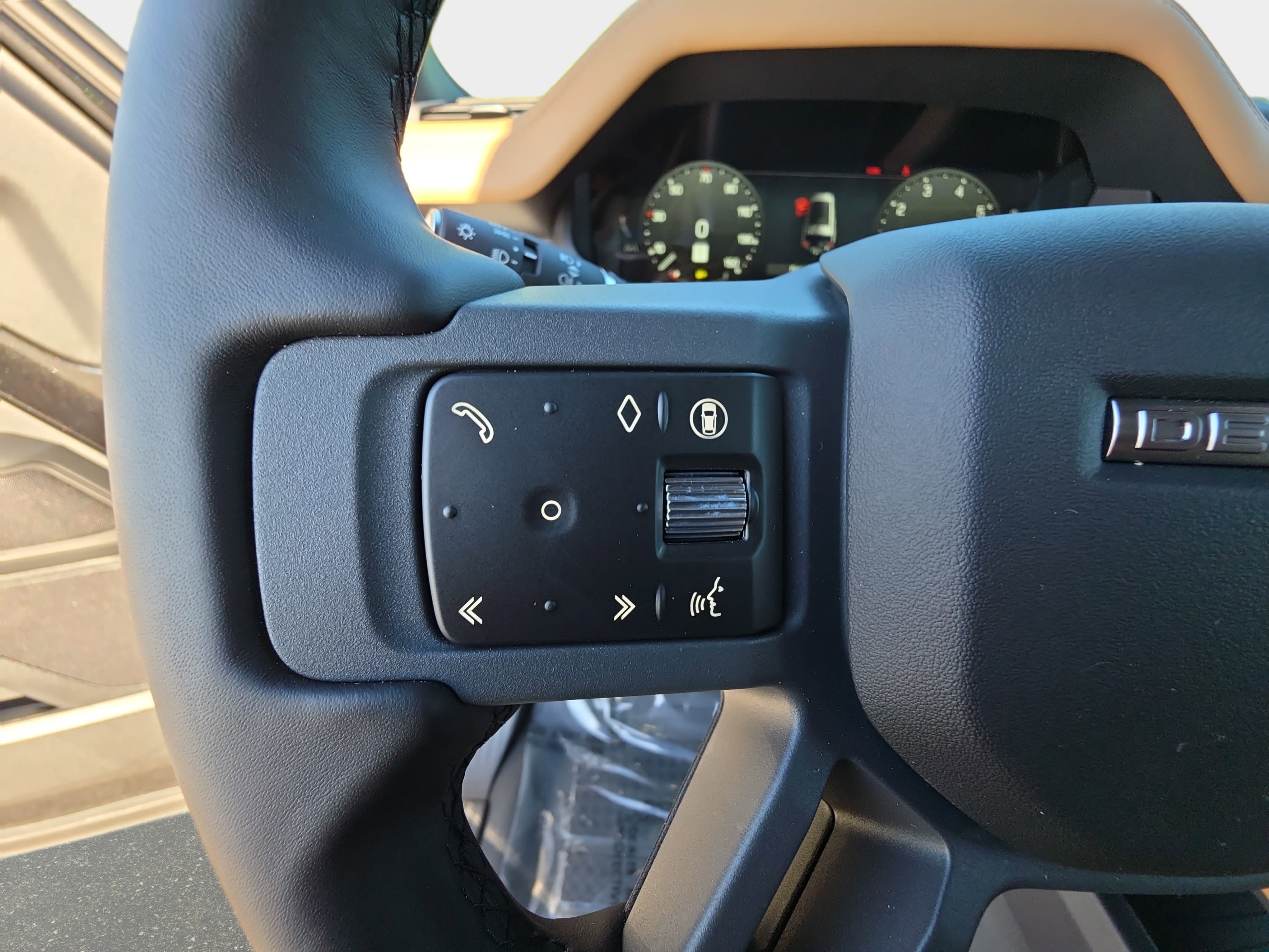 New 2026 Land Rover Defender 130 X-Dynamic SE AWD/4WD image 18