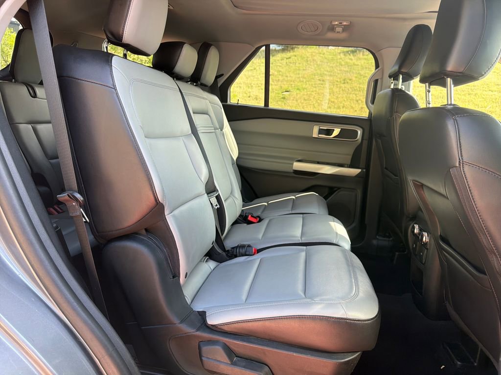 Used 2021 Ford Explorer XLT w/ Equipment Group 202A AWD/4WD image 34