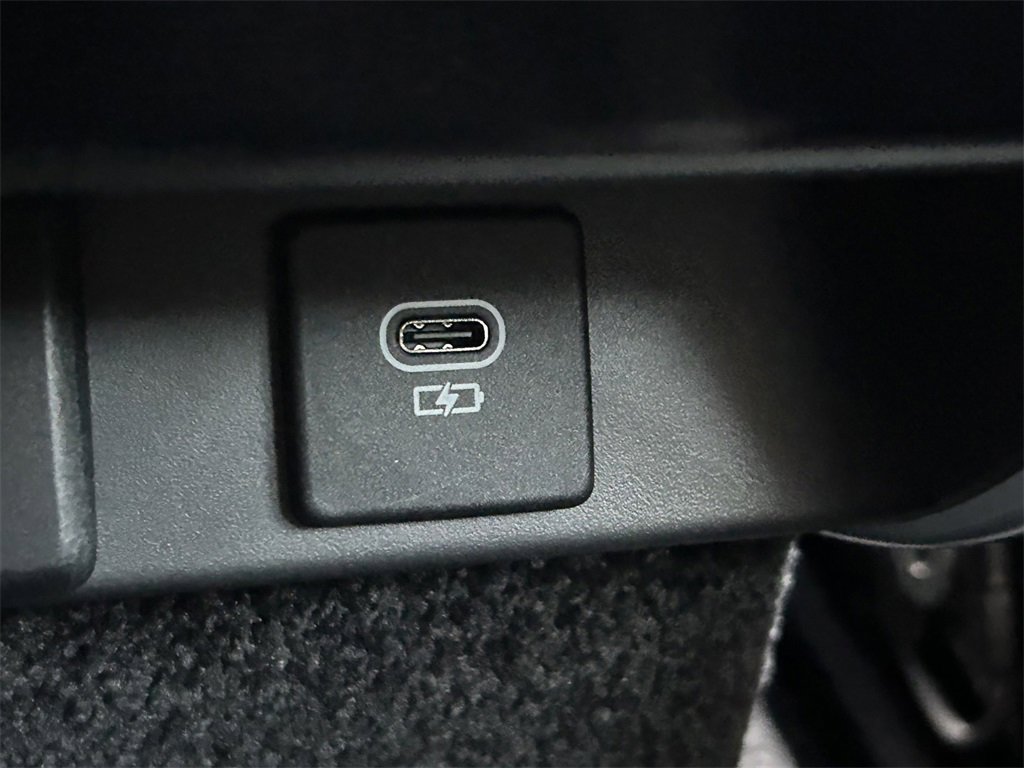 Used 2023 Land Rover Range Rover SE image 24