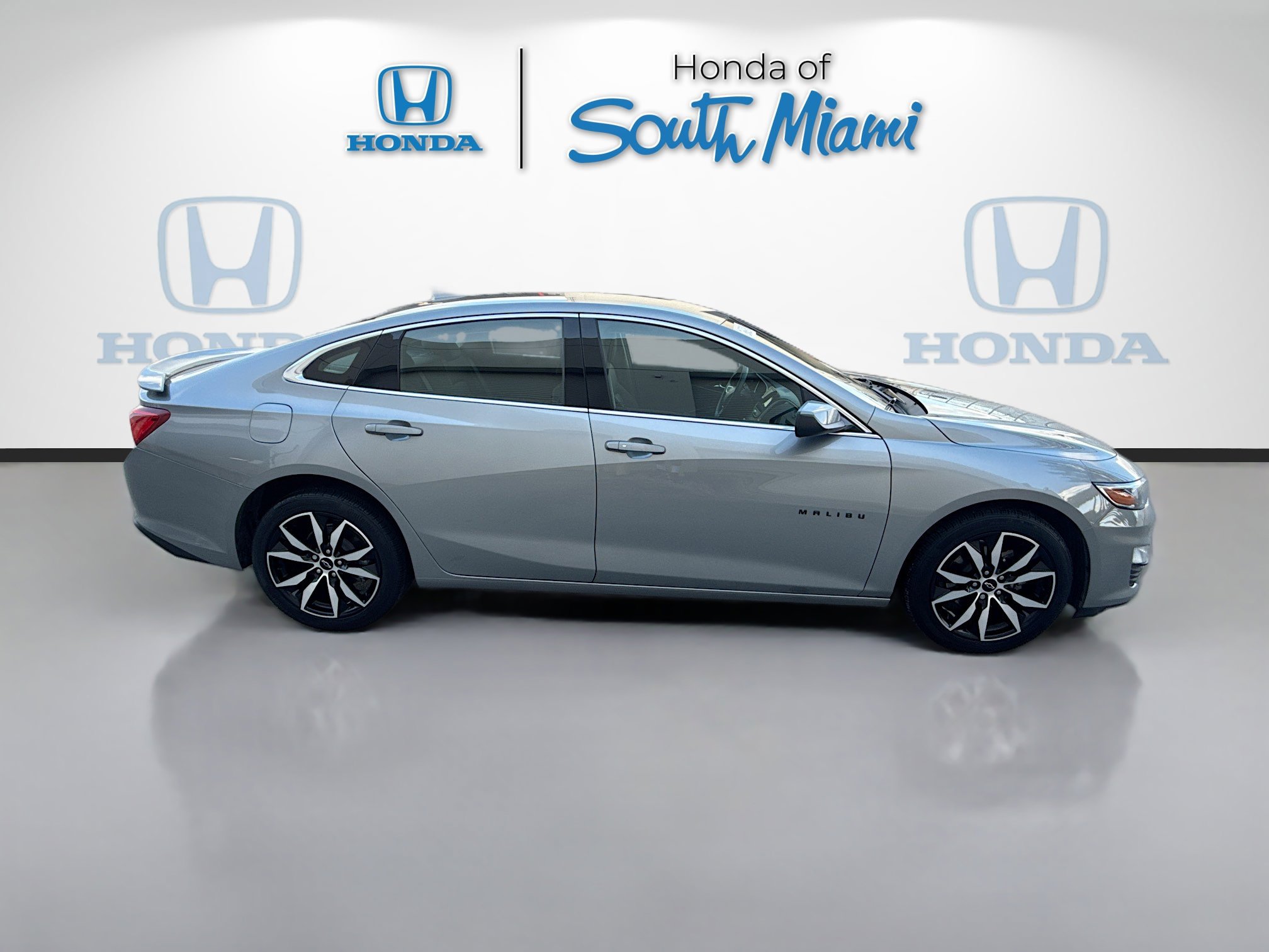 Used 2025 Chevrolet Malibu RS image 8