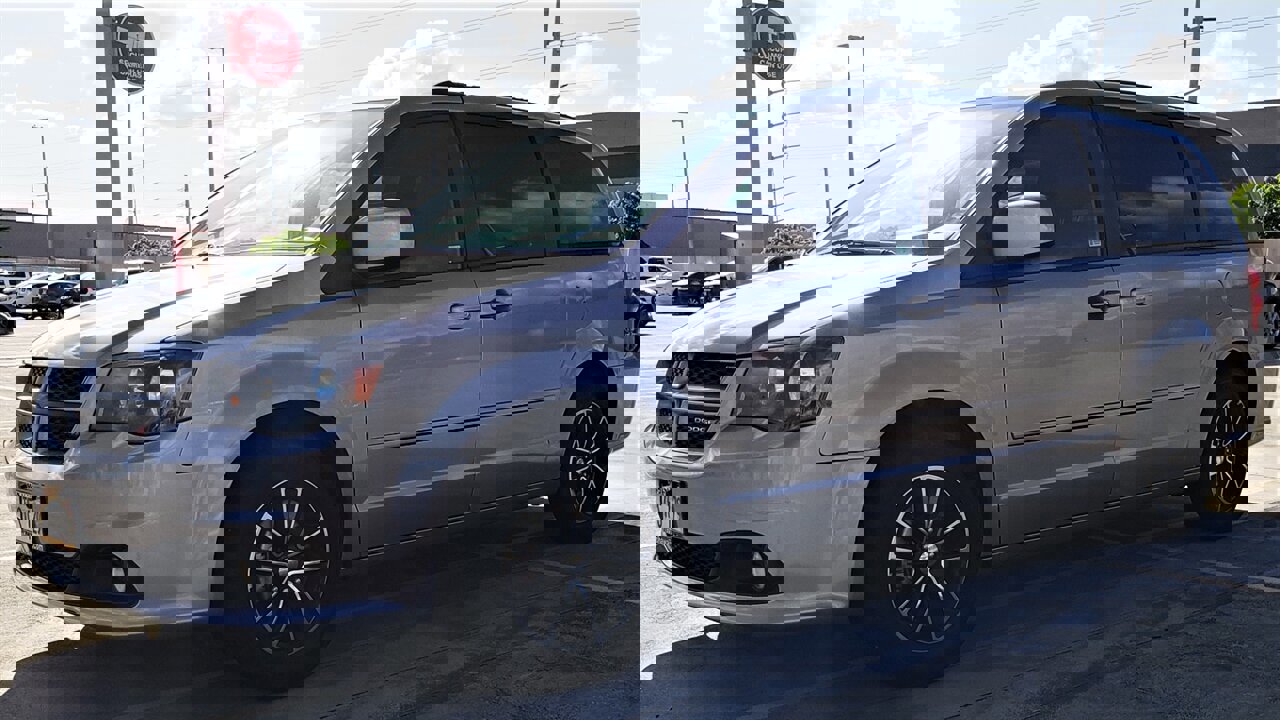 Used 2017 Dodge Grand Caravan GT FWD image 1