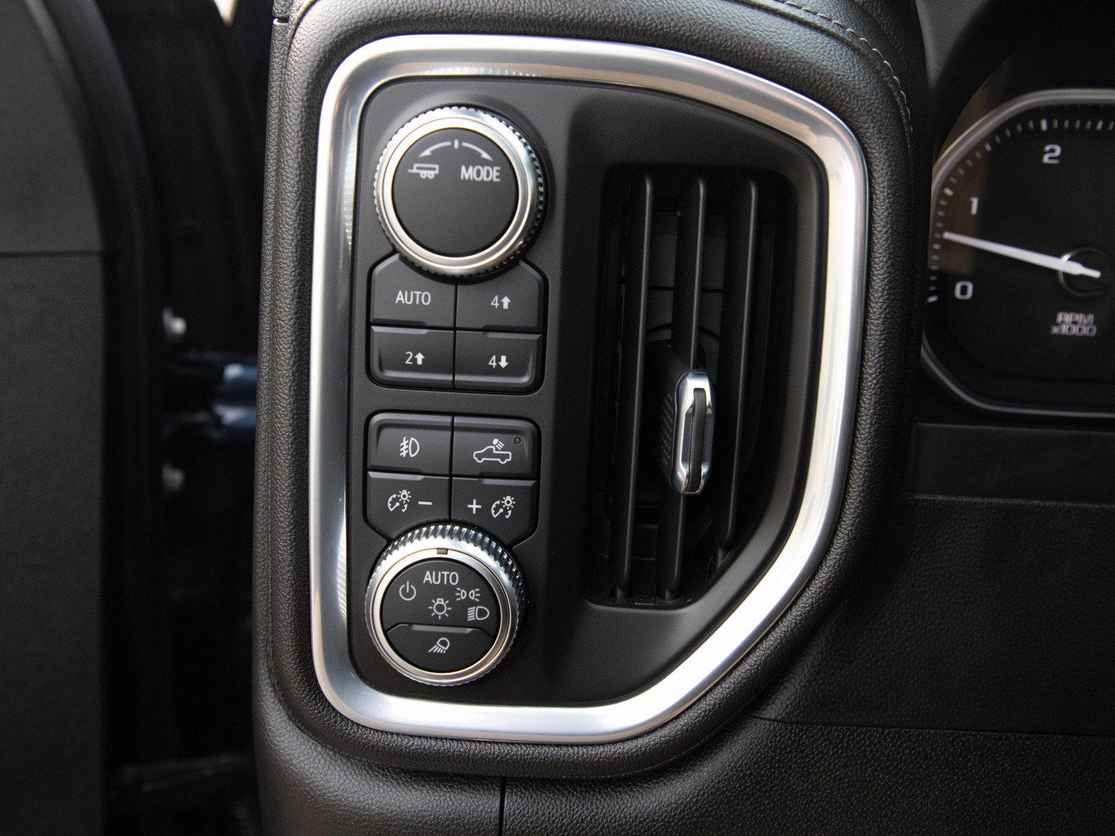 Used 2022 GMC Sierra 3500 Denali AWD/4WD image 24