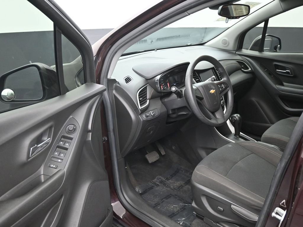 Used 2021 Chevrolet Trax LS image 10