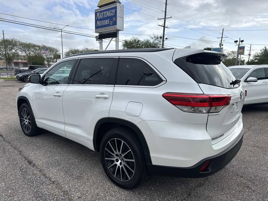 Used 2017 Toyota Highlander XLE image 6