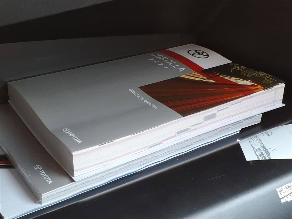 Used 2024 Toyota Corolla LE image 12