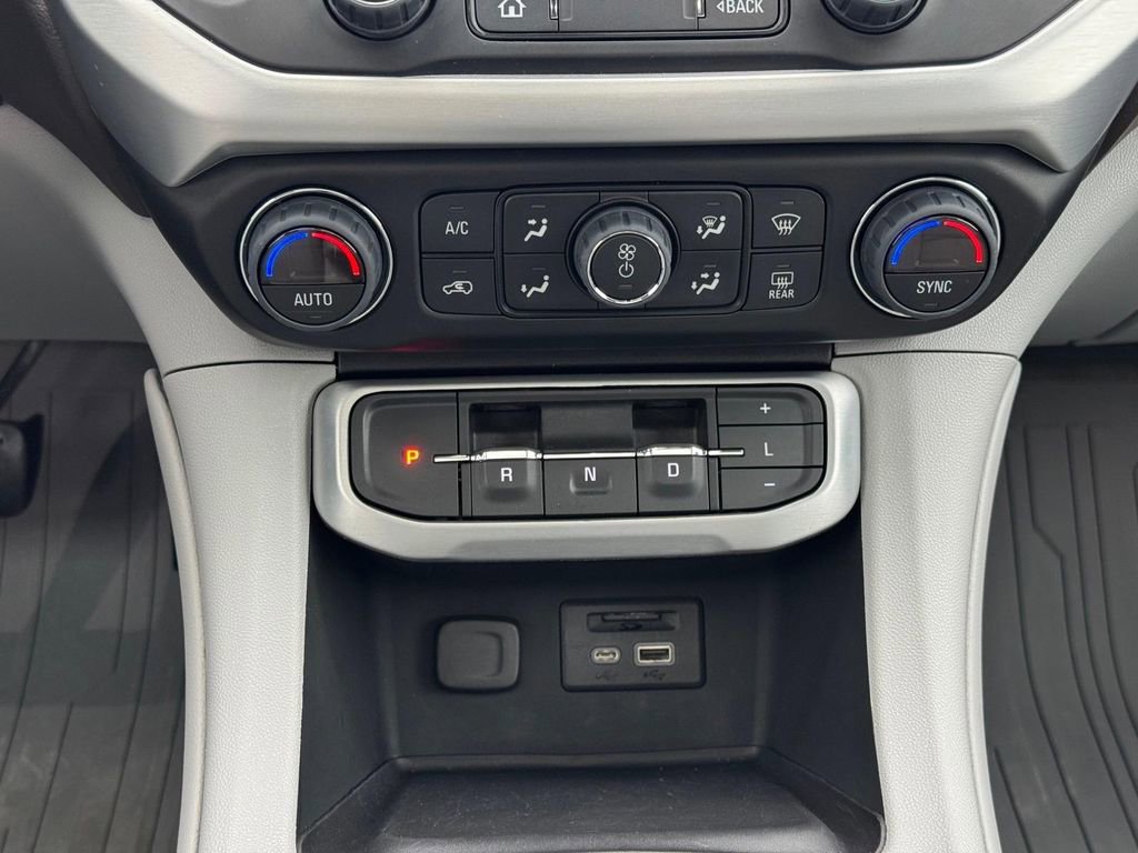 Used 2022 GMC Acadia SLT w/ Technology Package image 15