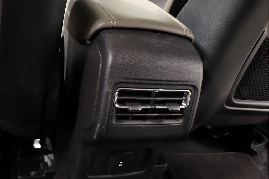 Used 2024 Lincoln Corsair AWD w/ Towing Package image 25