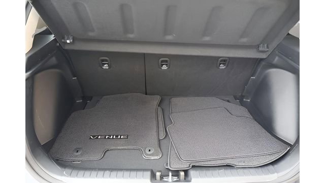 Used 2023 Hyundai Venue Limited image 26