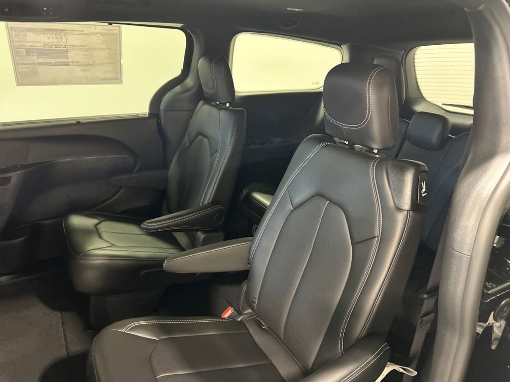 New 2026 Chrysler Pacifica Select FWD image 29