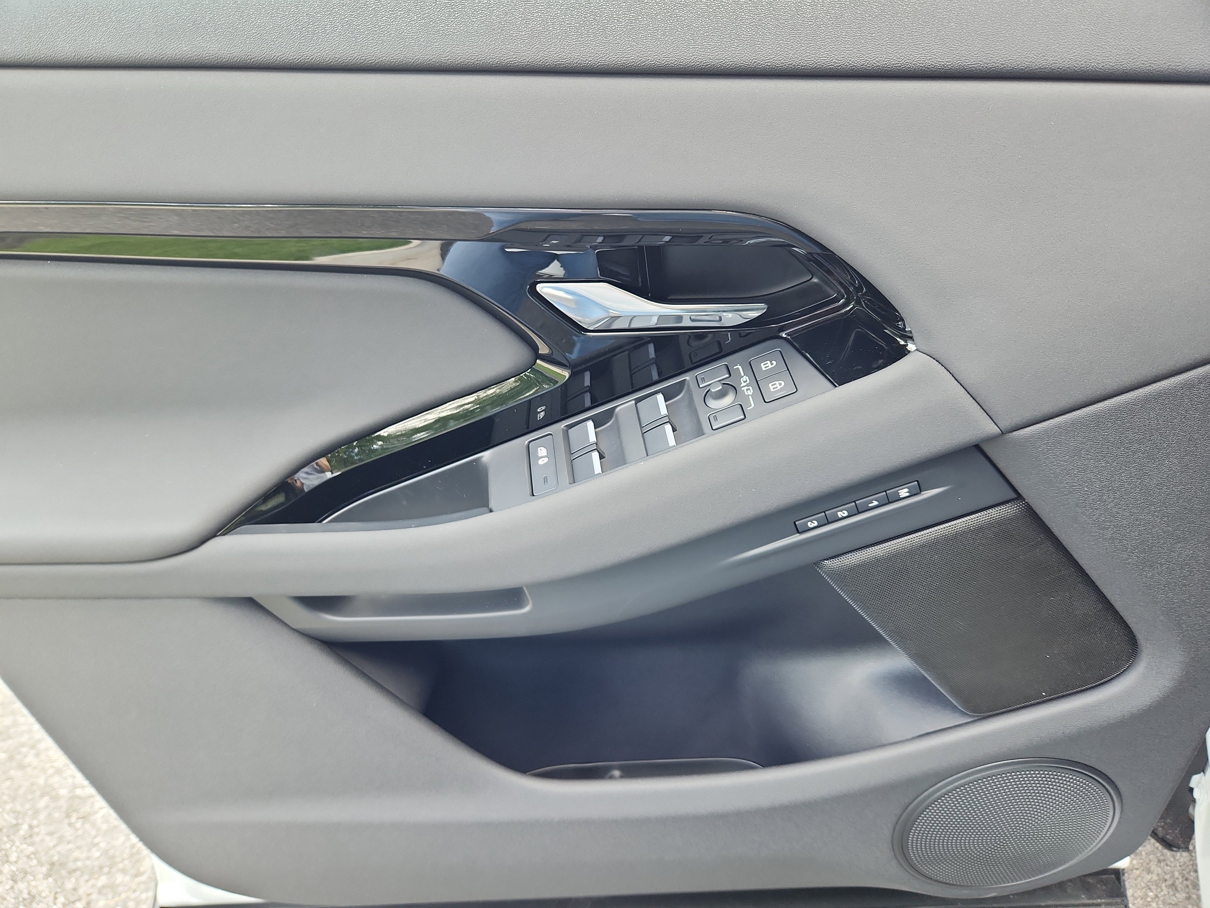 Used 2026 Land Rover Range Rover Evoque S image 24