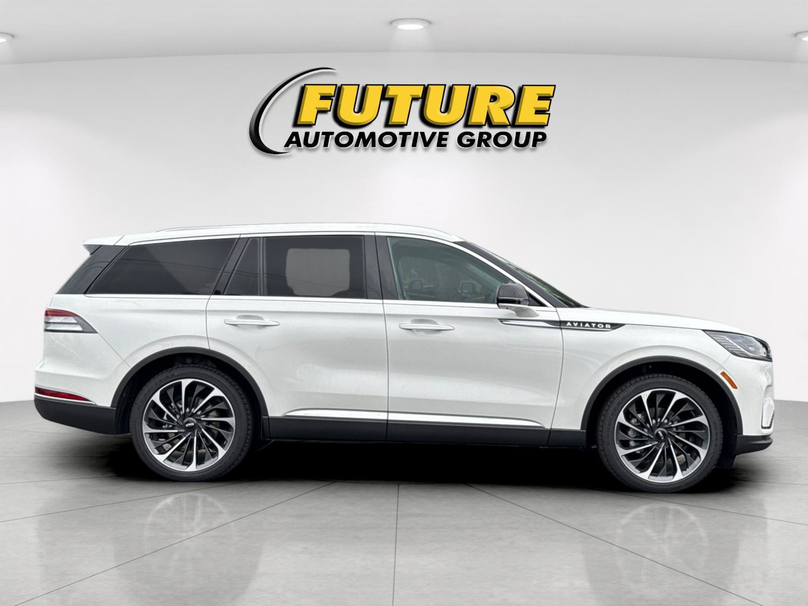 New 2026 Lincoln Aviator Reserve AWD/4WD image 2