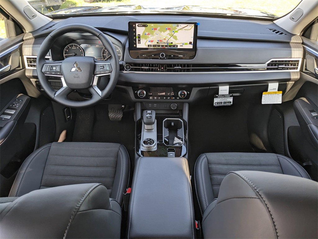 New 2025 Mitsubishi Outlander SE image 16