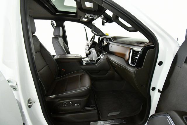 Used 2024 GMC Sierra 3500 Denali w/ Denali Reserve Package AWD/4WD image 24