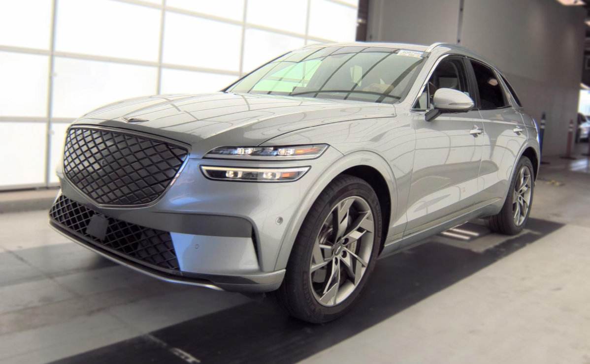Used 2023 Genesis Electrified GV70 AWD/4WD image 1
