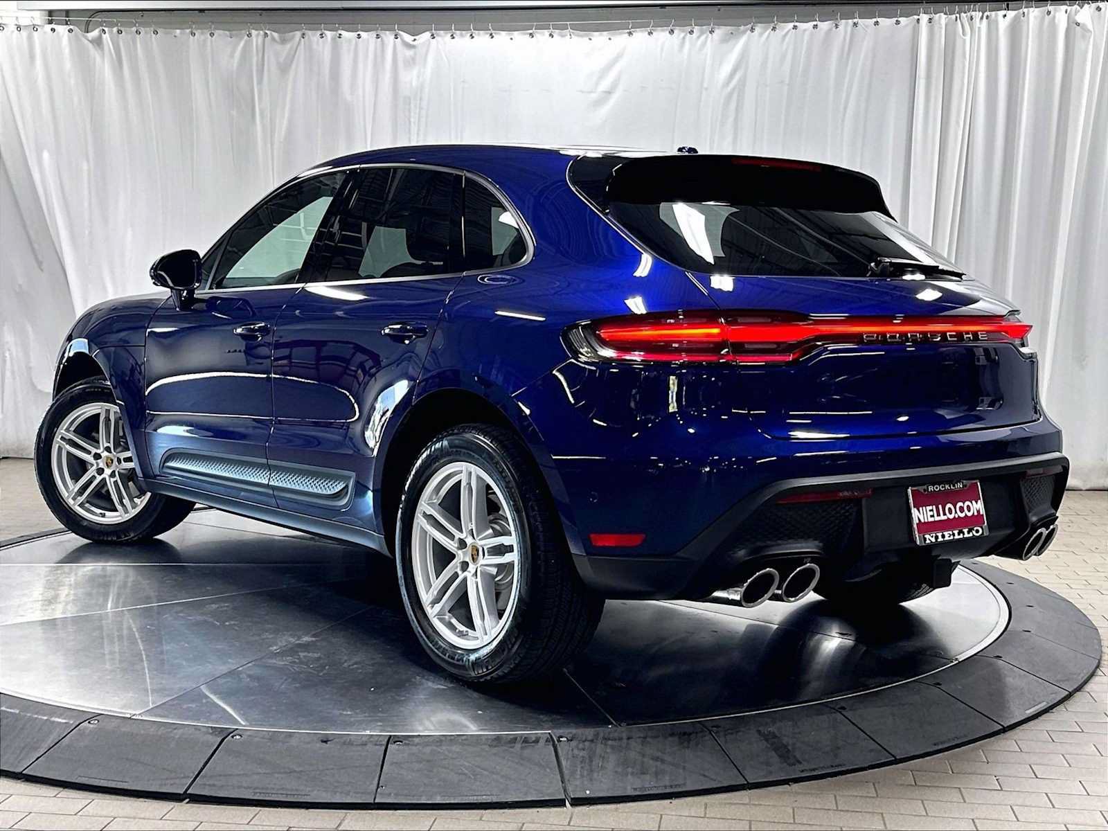 Used 2026 Porsche Macan AWD/4WD image 3