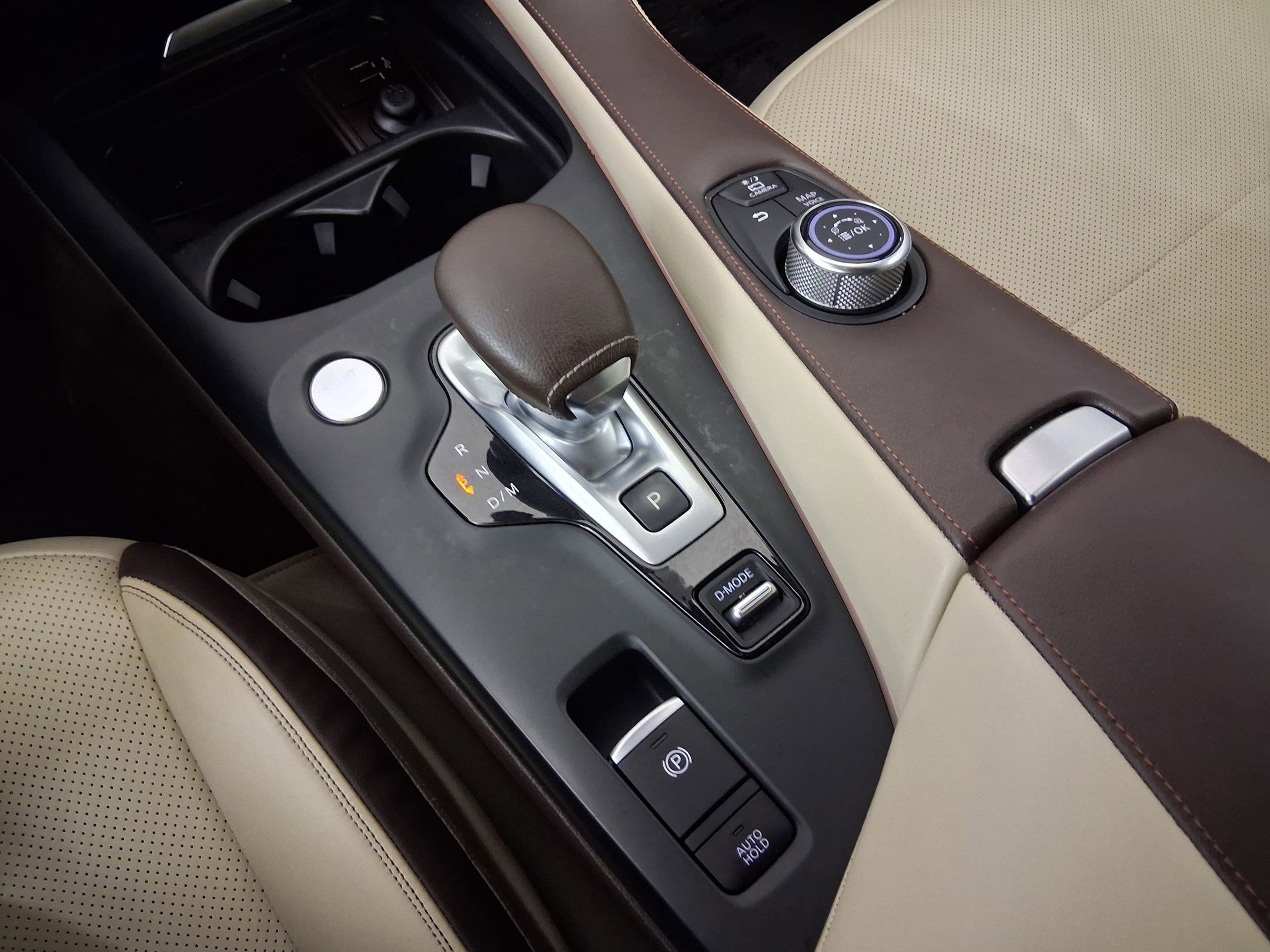 Used 2019 INFINITI QX50 Essential w/ Sensory Package image 16