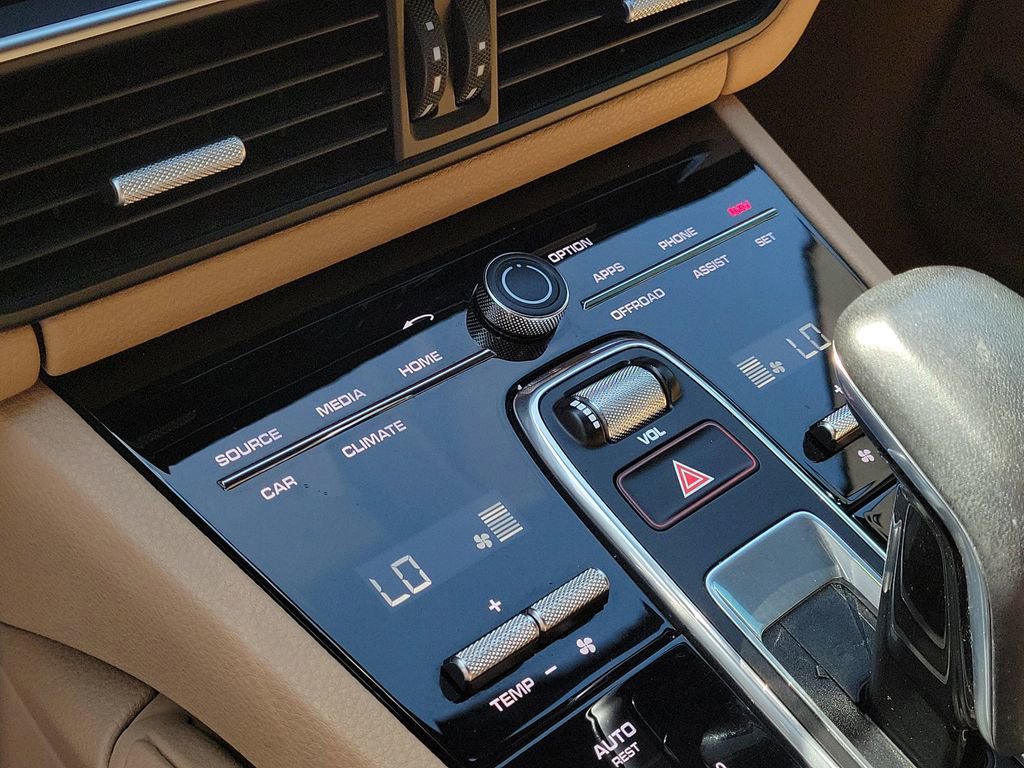 Certified 2020 Porsche Cayenne AWD/4WD image 32