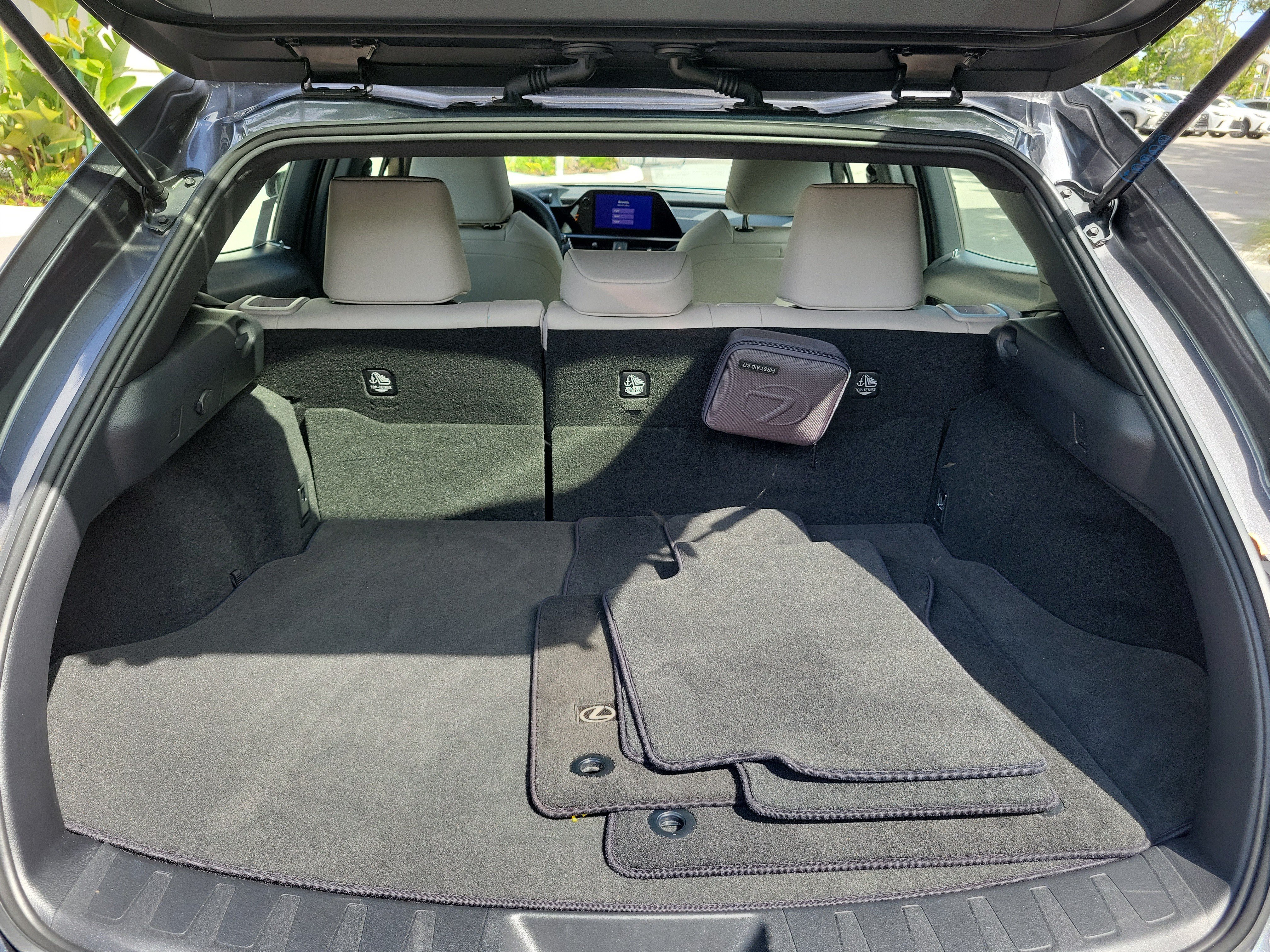 Certified 2024 Lexus UX 250h FWD image 9