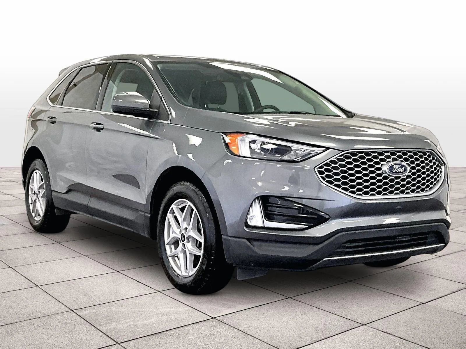 Certified 2024 Ford Edge SEL w/ Convenience Package AWD/4WD image 2