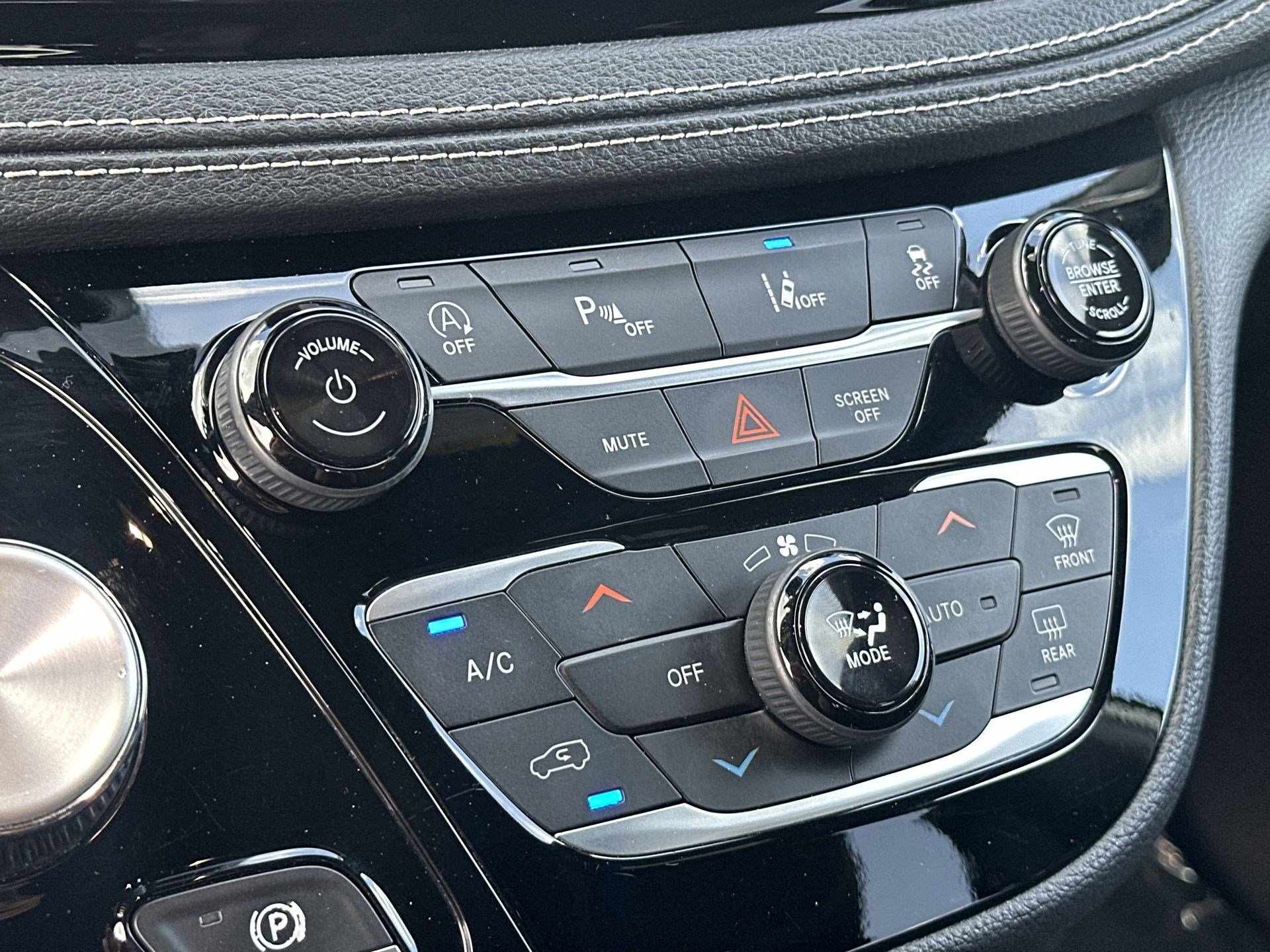 Used 2021 Chrysler Pacifica Touring w/ S Appearance Package image 16