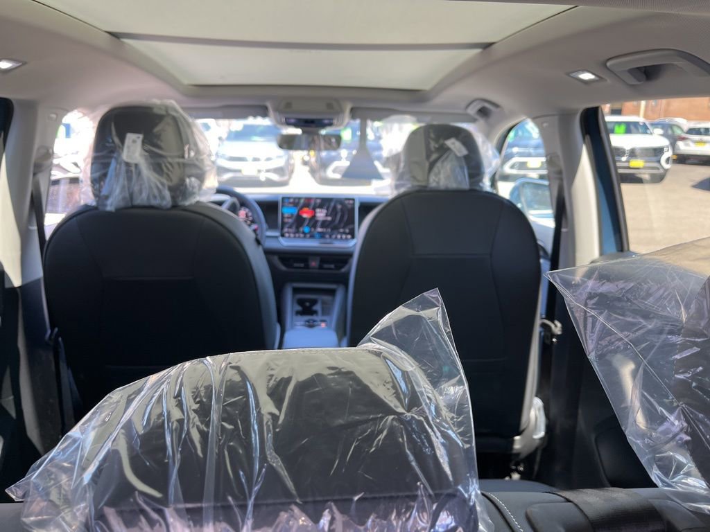 New 2026 Volkswagen Tiguan SE image 17