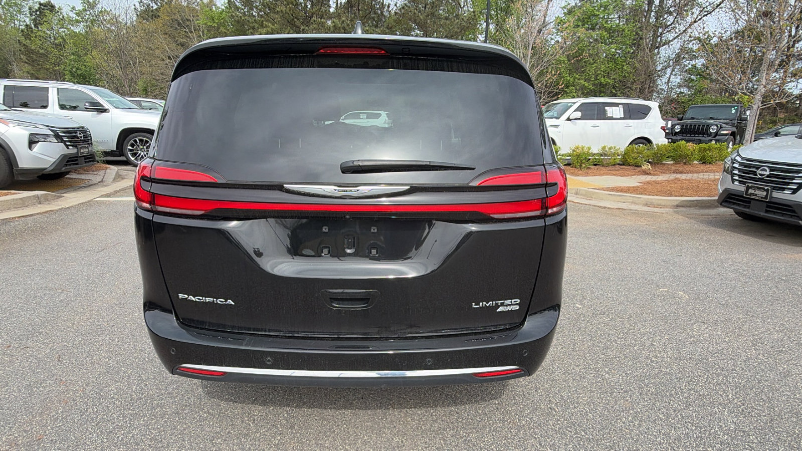 Used 2024 Chrysler Pacifica Limited image 9