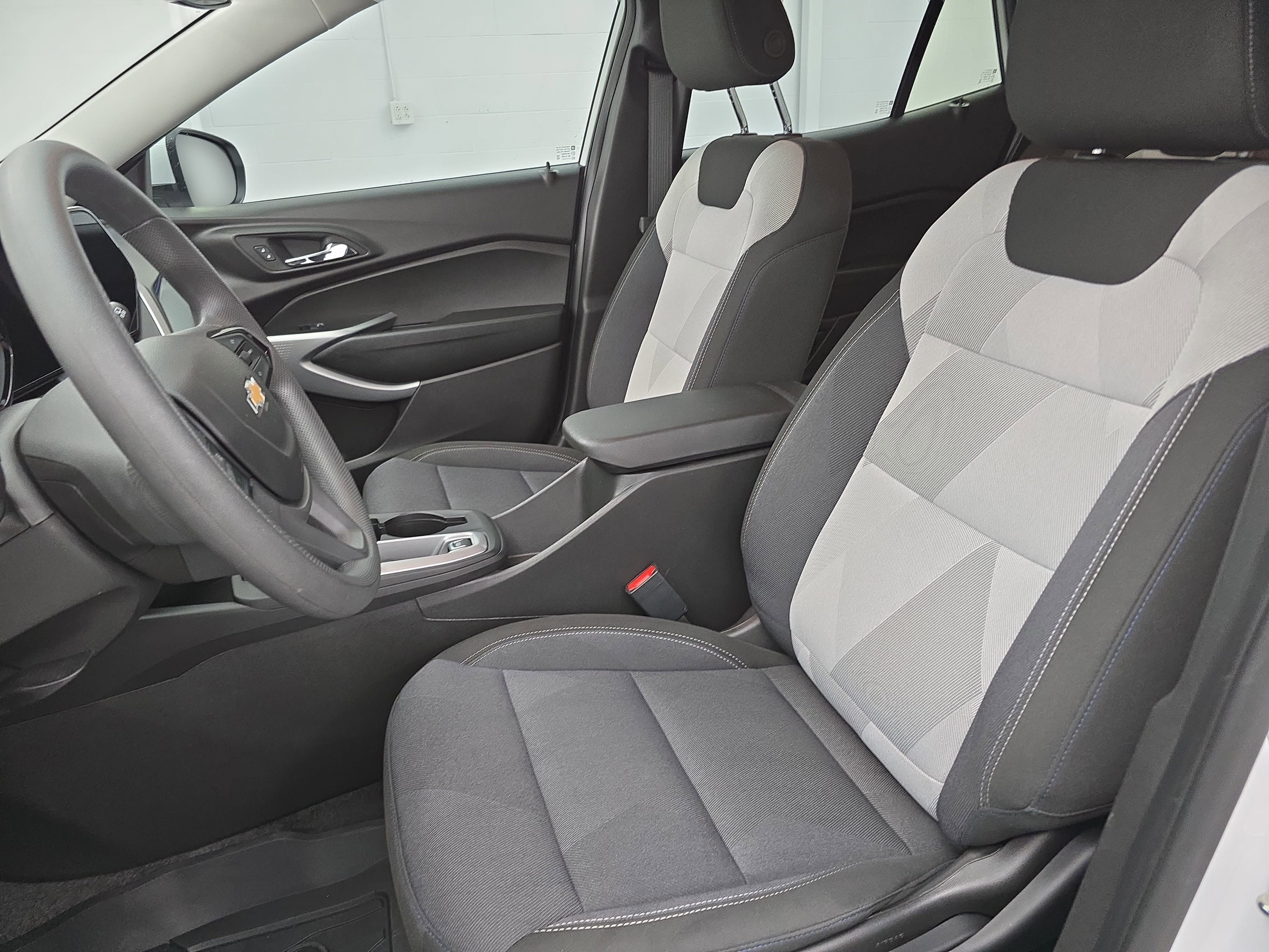 Used 2026 Chevrolet Trax LS w/ LS Convenience Package FWD image 14