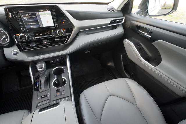 Used 2022 Toyota Highlander XLE image 14
