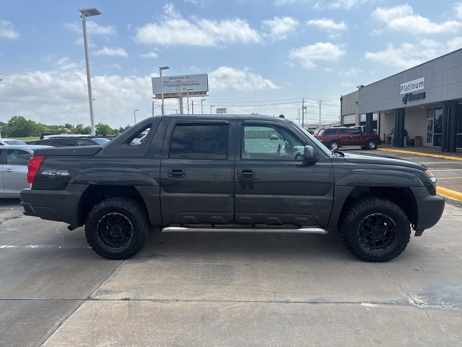 Used 2005 Chevrolet Avalanche LT w/ Preferred Equipment Group image 8