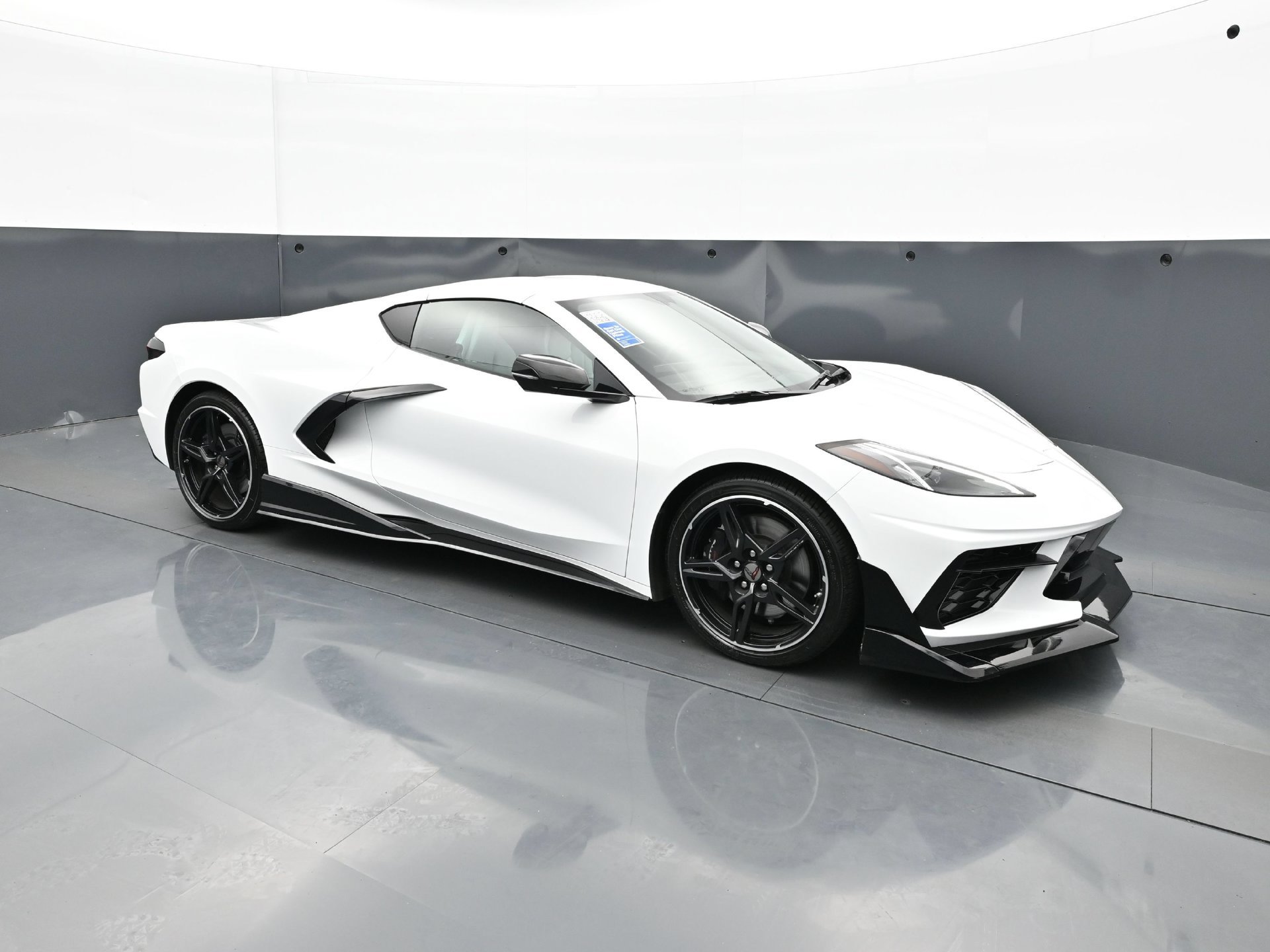 Used 2022 Chevrolet Corvette Stingray Coupe w/ Z51 Performance Package RWD image 9