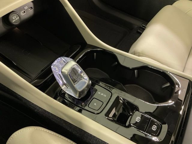 New 2026 Volvo XC40 B5 Ultra w/ Protection Package Premier image 15