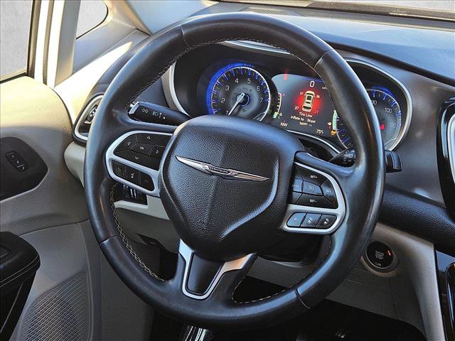 Used 2022 Chrysler Pacifica Touring-L image 13
