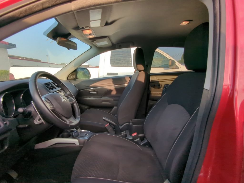 Used 2014 Mitsubishi Outlander Sport SE FWD image 6