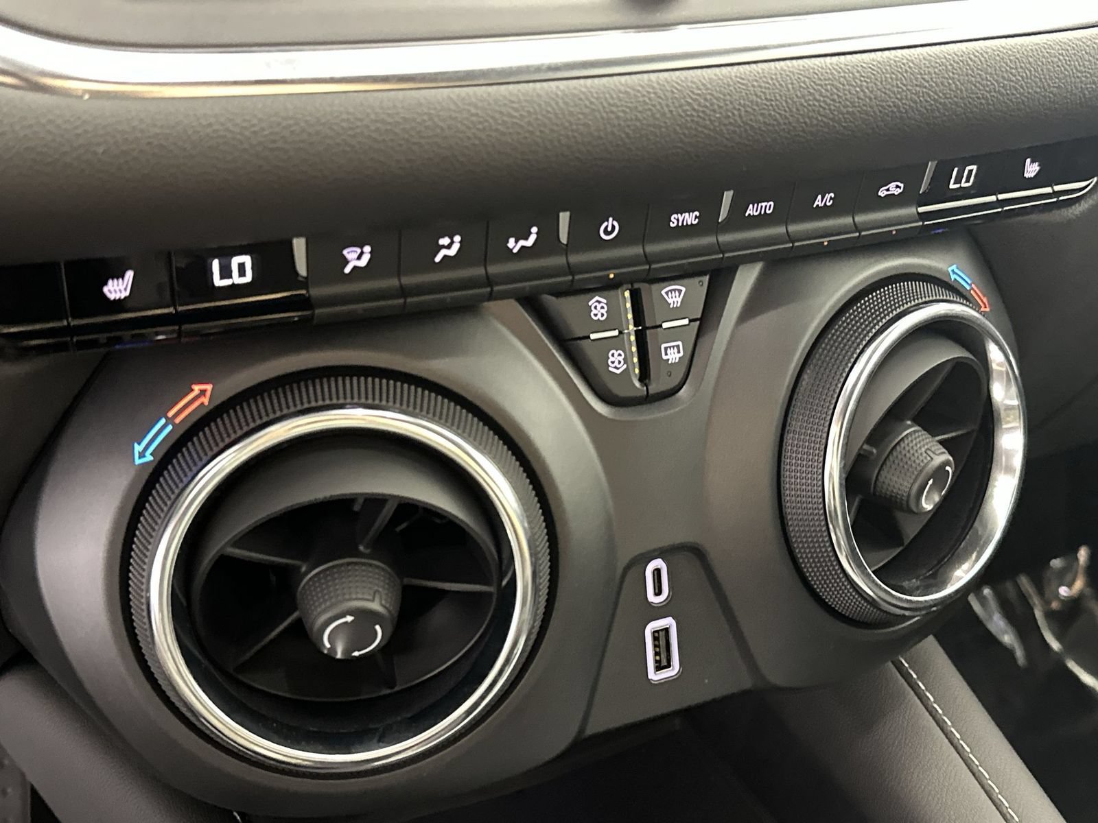 Used 2026 Chevrolet Blazer LT FWD image 19