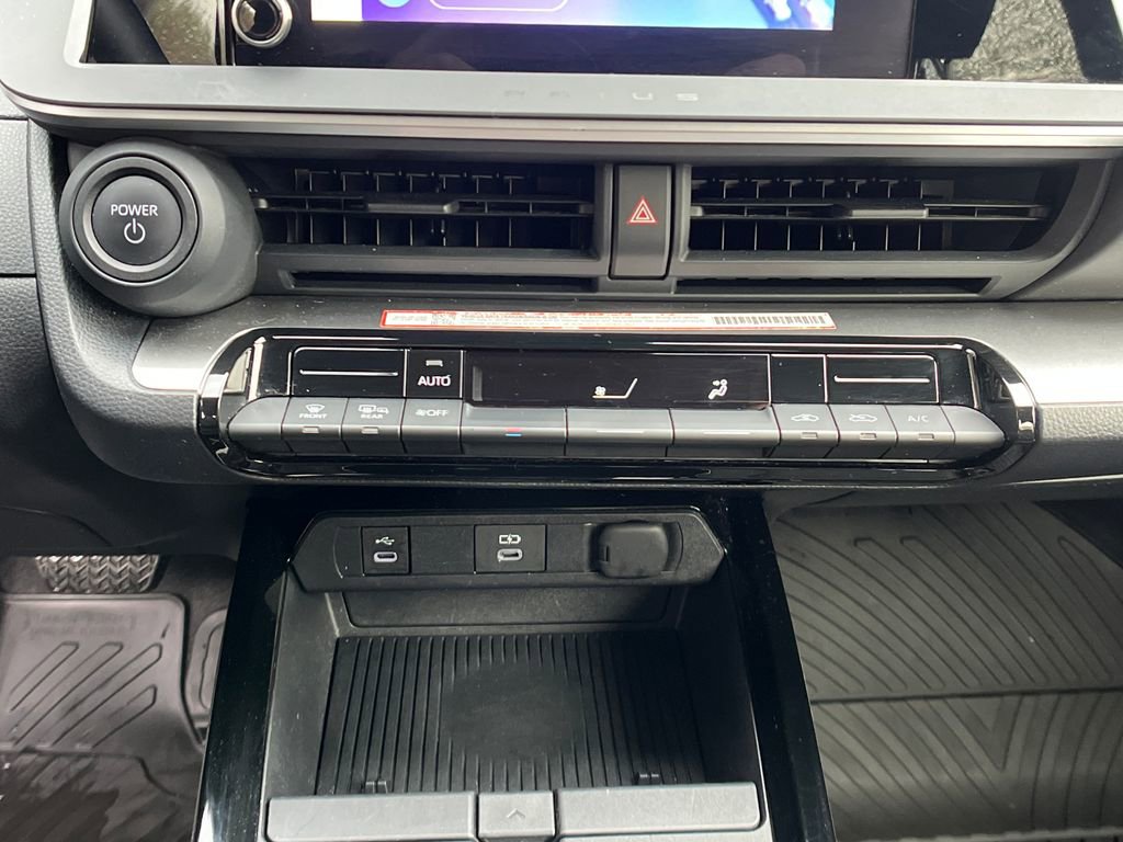 Used 2025 Toyota Prius LE FWD image 17