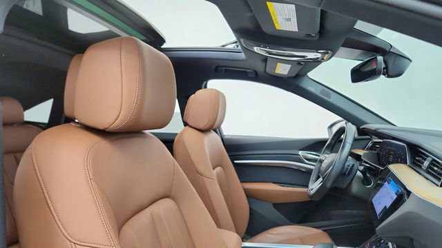 Used 2024 Audi Q8 e-tron Premium Plus w/ Premium Plus Package image 21