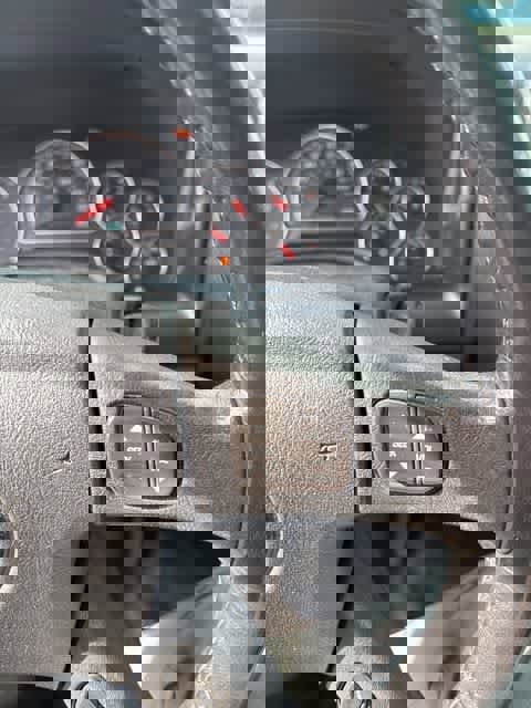 Used 2005 GMC Envoy SLT image 16