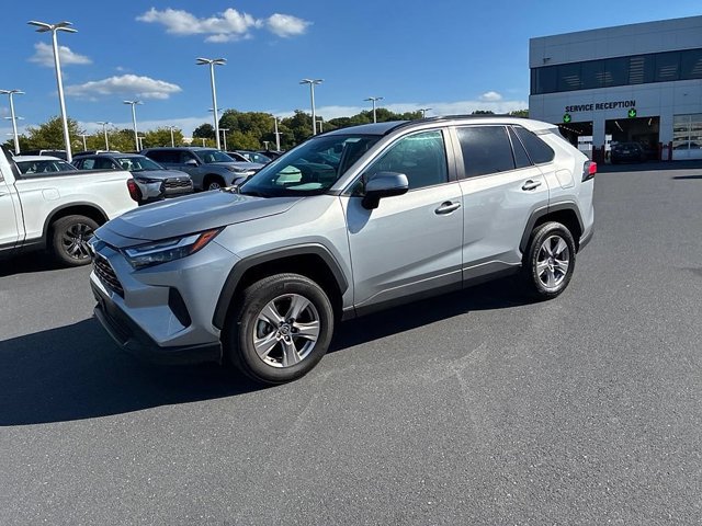Used 2025 Toyota RAV4 XLE AWD/4WD image 19