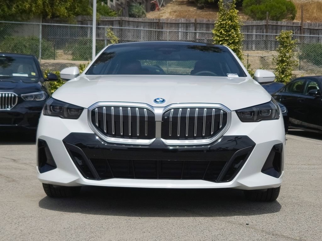 New 2026 BMW 550e xDrive AWD/4WD image 2