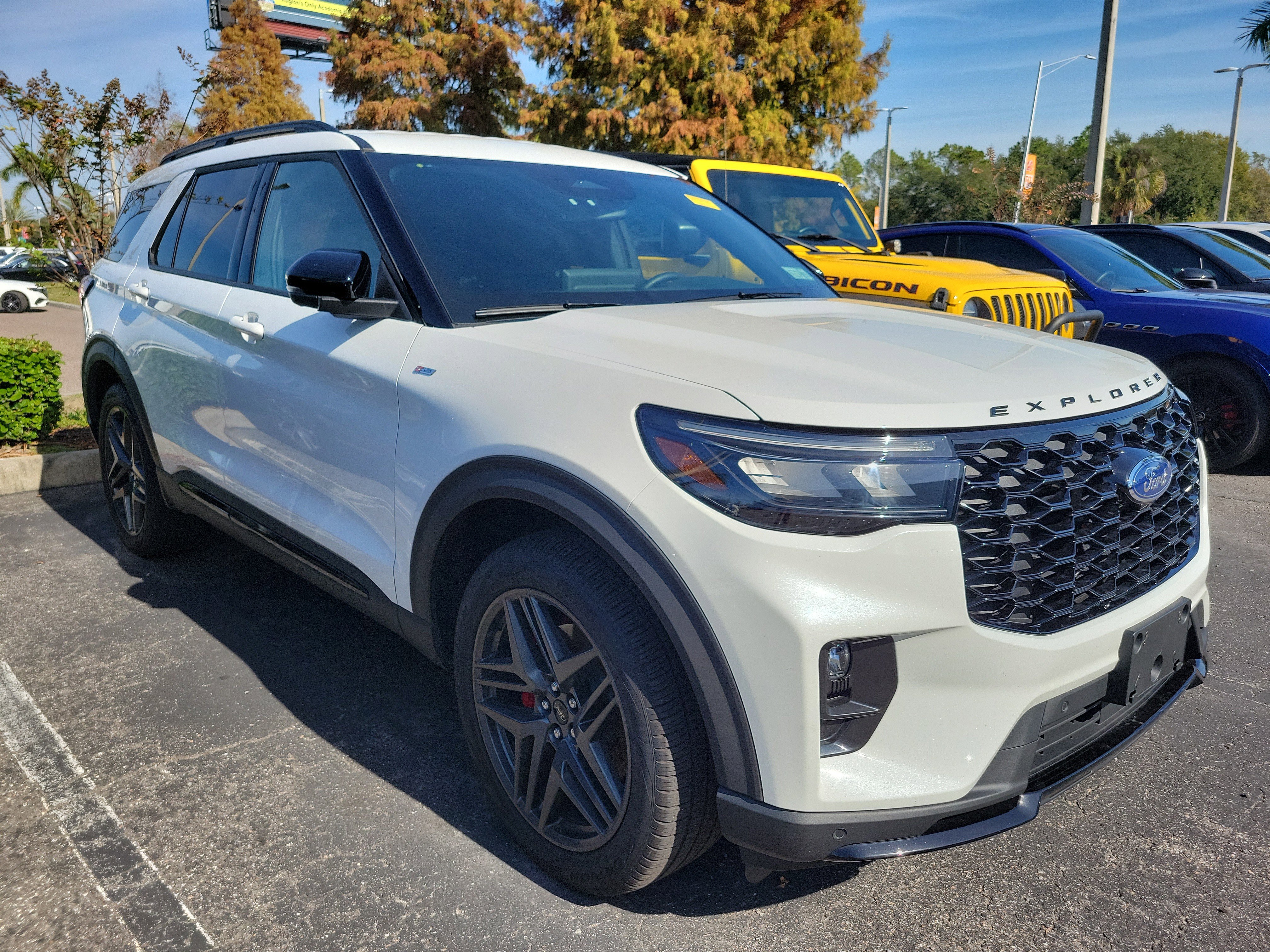 Used 2025 Ford Explorer ST-Line w/ Premium Package image 2